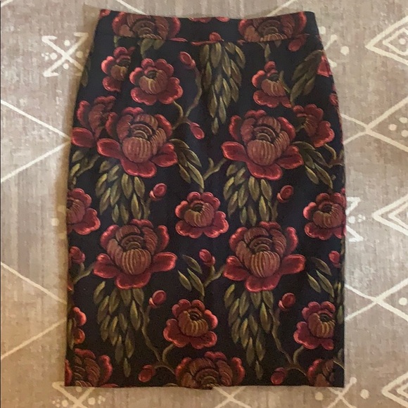Ann Taylor Dresses & Skirts - Ann Taylor Rose Pattern Pencil Skirt